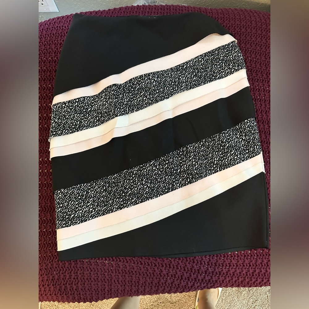 WHBM tiered skirt -in great condition